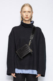 długość paska: 84-97 cm
torebka: phone purse
wzrost modelki: 170 cm